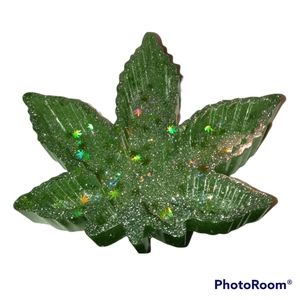 Pot leaf resin ashtray